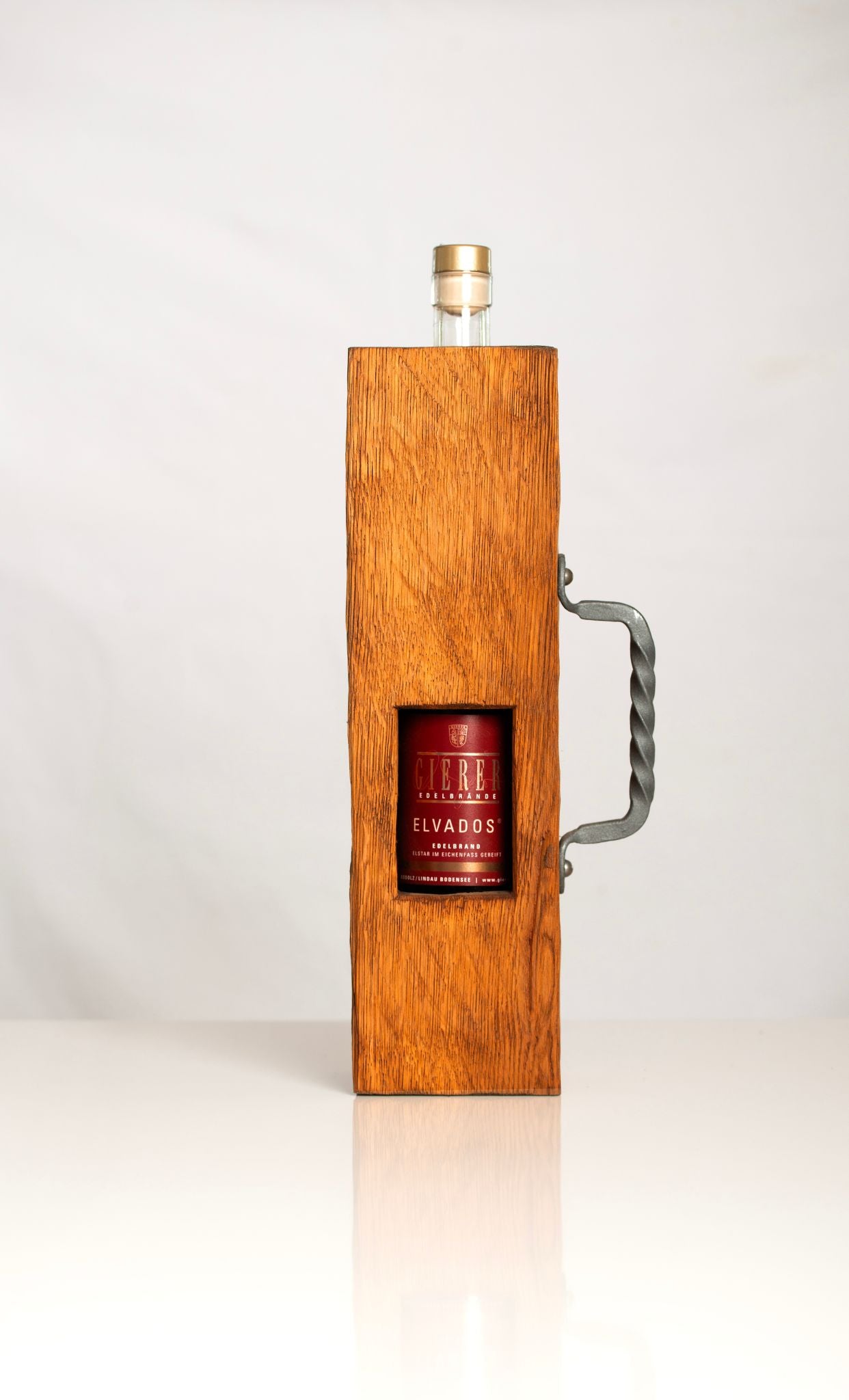 Elvados im Holzbalken eingearbeitet